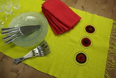 Chemin de table Sphère Anis en coton éthiopien filé, tissé et brodé à la main