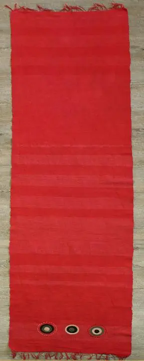 Chemin de table équitable Sphère Framboise en coton éthiopien filé, tissé et brodé à la main