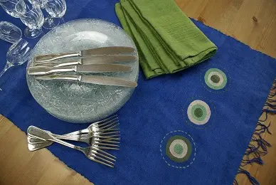 Chemin de table Sphère Marine en coton éthiopien filé, tissé et brodé à la main