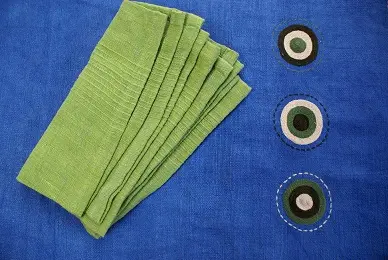 Chemin de table équitable Sphère marine en coton éthiopien filé, tissé et brodé à la main