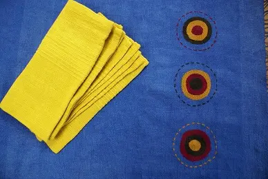 Chemin de table équitable Sphère marine en coton éthiopien filé, tissé et brodé à la main