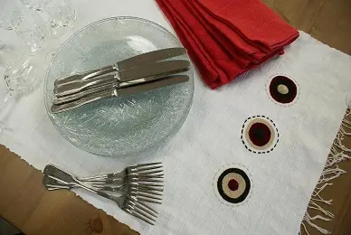 Chemin de table Sphère Ecru en coton éthiopien filé, tissé et brodé à la main