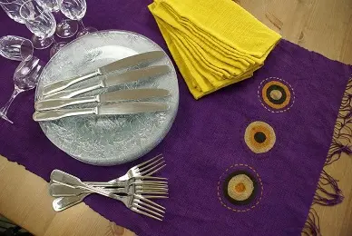 Chemin de table Sphère Violet en coton éthiopien filé, tissé et brodé à la main