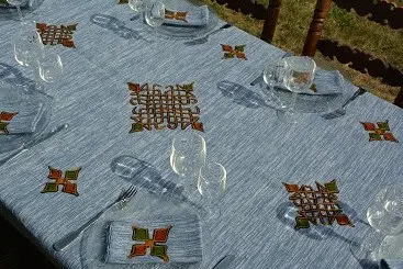 Nappe et serviettes éthiopiennes Gondar Turquin brodée marron vert