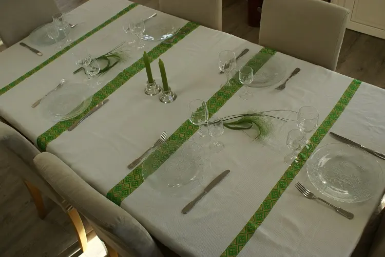 Nappe artisanale réversible Saba Ecru Tibeb Vert en coton éthiopien filé à la main et tissée à la main