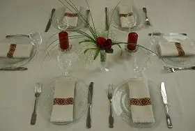 Chemin de table équitable rouge en coton éthiopien tissé artisanalement