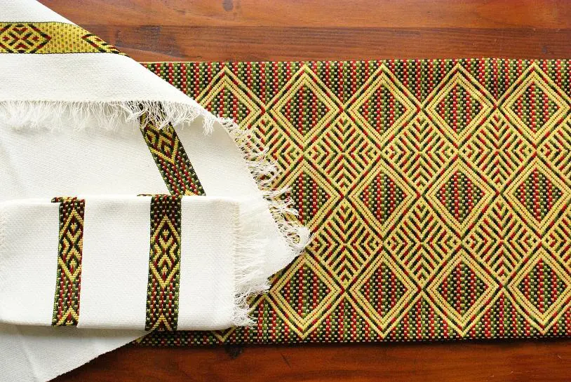 Chemin de table olive bordeaux ethnique en coton éthiopien filé et fait à la main