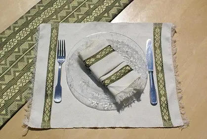 Chemin de table olive ethnique en coton éthiopien filé et fait à la main