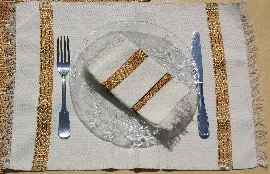 Set & serviettes équitables doré en coton éthiopien filé à la main et en rayonne et tissés artisanalement