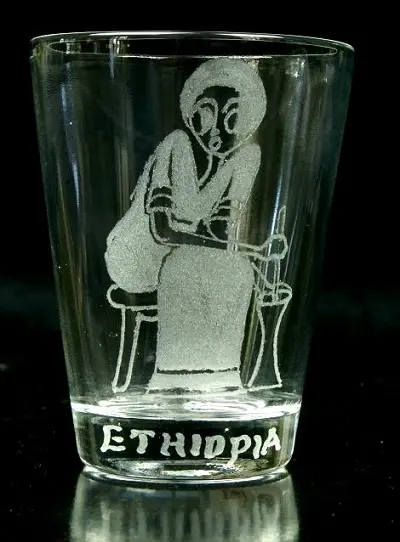 Verres à liqueur avec gravures traditionnelles éthiopiennes