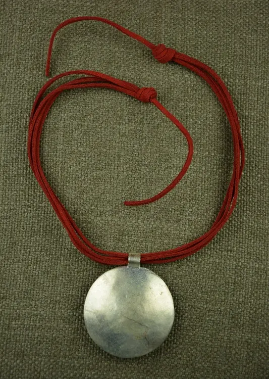 Collier équitable éthiopien en matériaux locaux plaqués argent