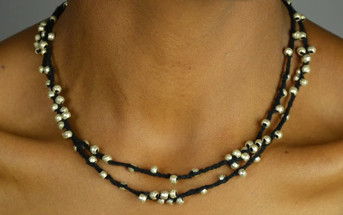 Collier équitable éthiopien Abyssinia Parsemé en matériaux recyclés