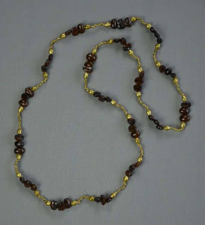 collier éthiopien Harar doré entièrement fait à la main en matériaux recyclés