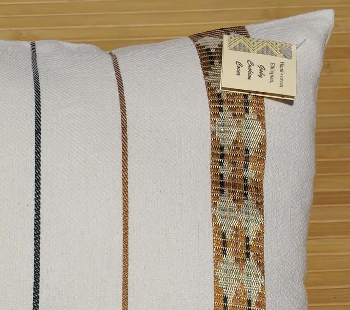 Housse de coussin Châines Etoilées avec Tibeb en coton éthiopien et rayonne, tissée artisanalement