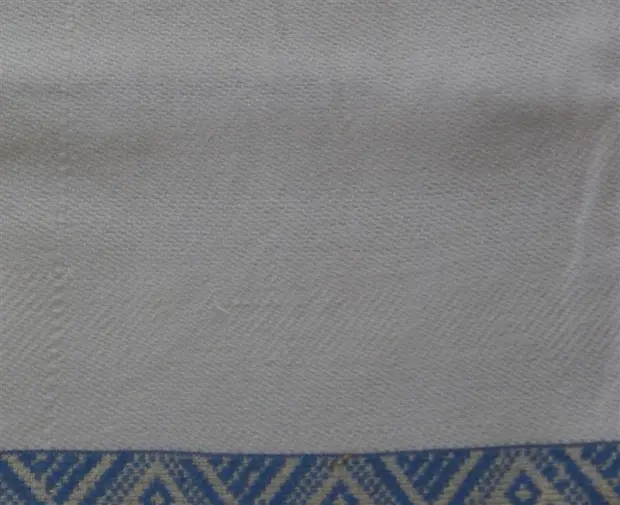 Housse de coussin Tribu Bleu Ciel avec Tibeb majoritairement en coton éthiopien, tissée artisanalement