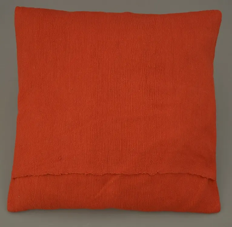 Housse de coussin Dahlia Cardinal en coton éthiopien filé, tissée et brodée à la main