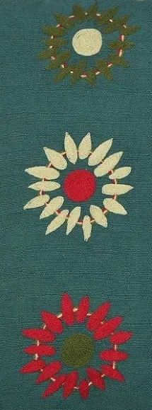 Housse de coussin Dahlia Epinard en coton éthiopien filé, tissée et brodée à la main