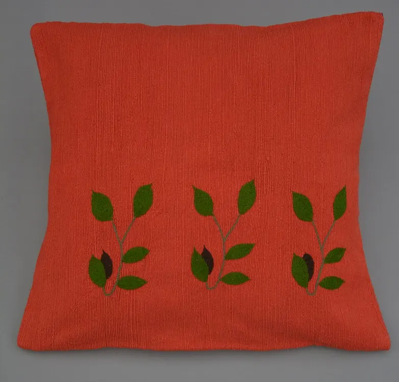 Housse de coussin Rameau Cardinal en coton éthiopien filé, tissée et brodée à la main