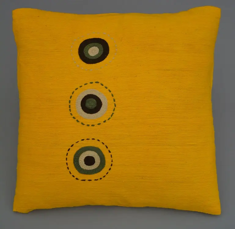 Housse de coussin Sphère Bouton d'or en coton éthiopien filé, tissée et brodée à la main
