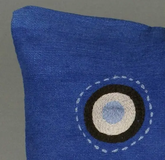 Housse de coussin Sphère Marine en coton éthiopien filé, tissée et brodée à la main