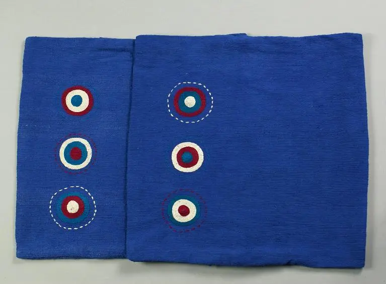 Housse de coussin Sphère Marine en coton éthiopien filé, tissée et brodée à la main