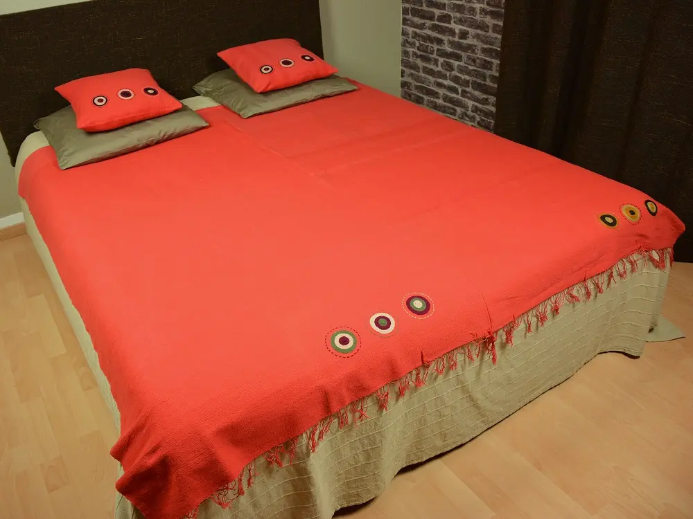 Jeté de canapé, couvre lit Rouge fait main en coton éthiopien