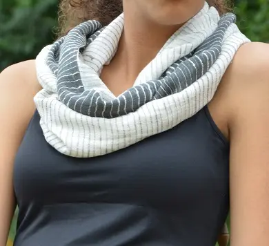 Echarpe éthiopienne anneau ardoise en soie sauvage et coton filée, tissée et teinte à la main