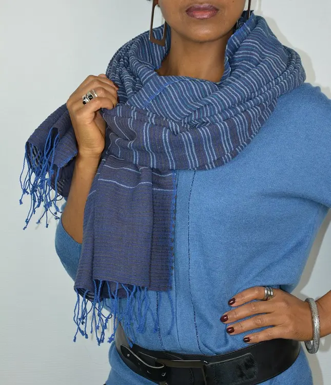 Echarpe équitable azur cobalt en Gaby avec coton éthiopien filé à la main à gros fil