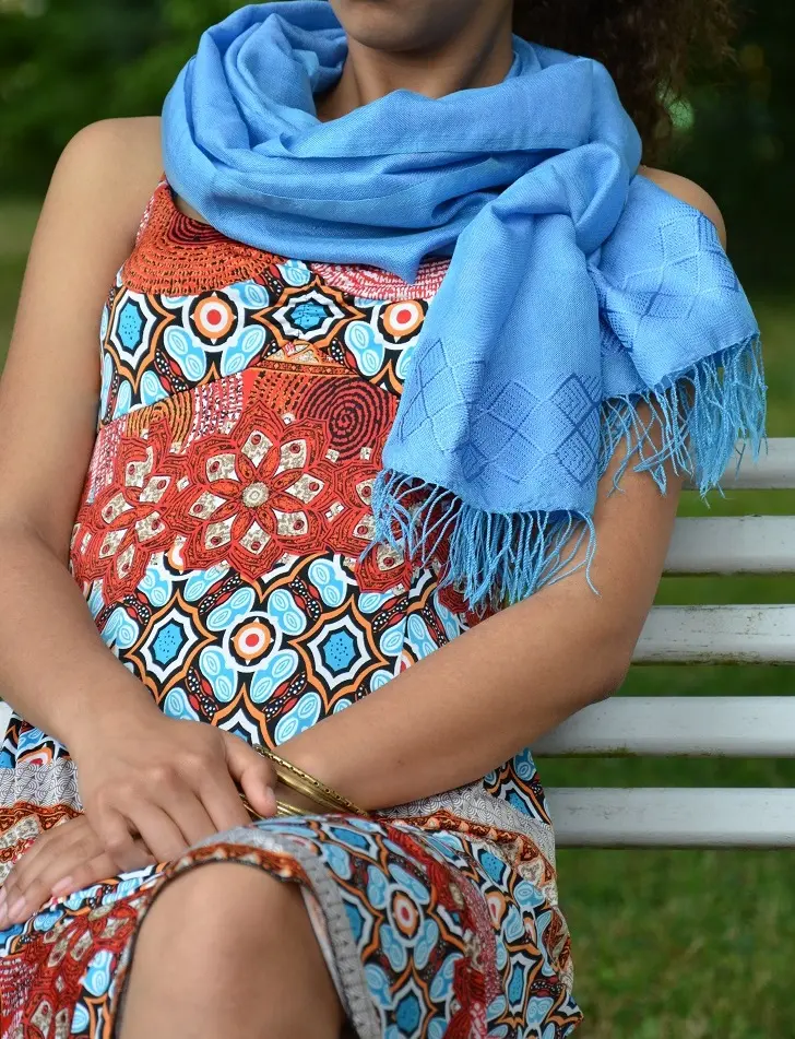 Echarpe africaine bleue en Rayonne & Polyester tissée à la main