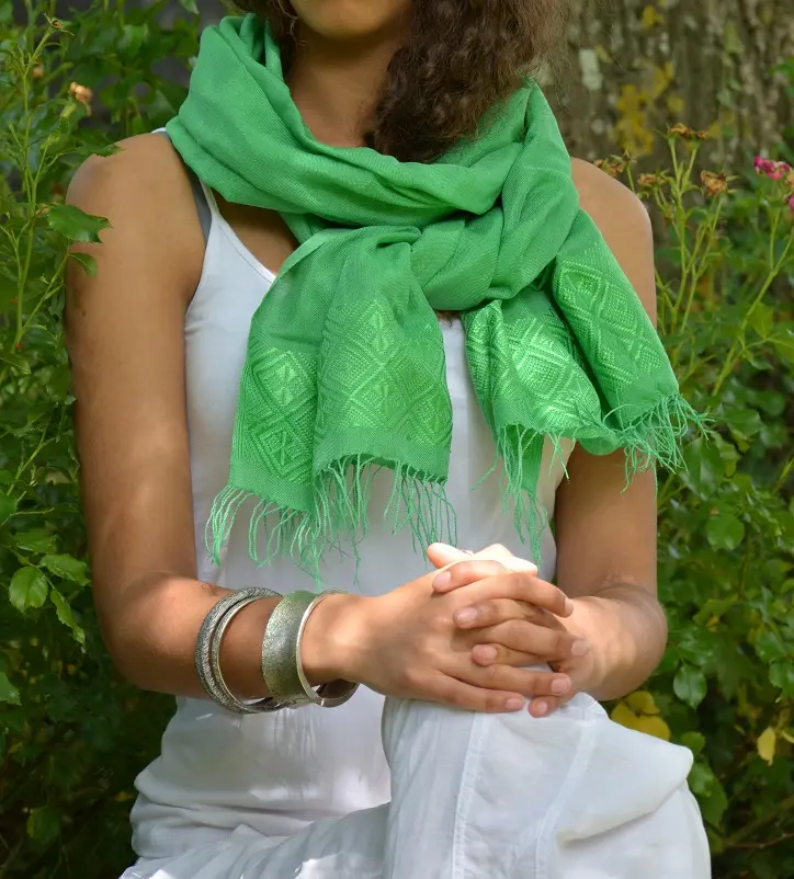 Echarpe africaine verte en Rayonne & Polyester tissée à la main