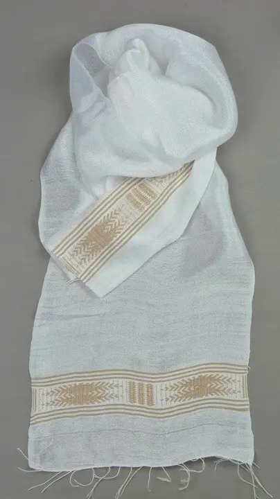 Echarpe artisanale Blanche Sable en coton éthiopien mélangé à de la rayonne, tissée à la main