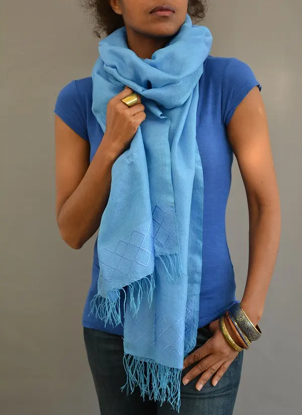Echarpe africaine bleue en Rayonne & Polyester tissée à la main