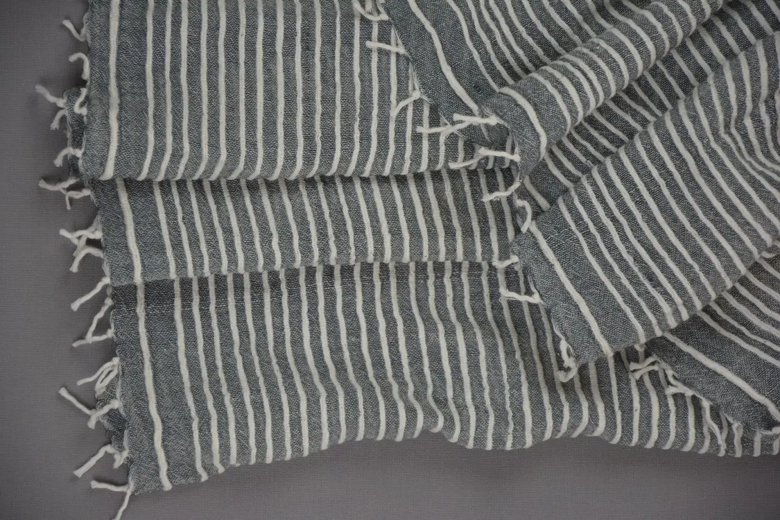 Echarpe équitable gris et perle en Gaby avec coton éthiopien filé à la main à gros fil