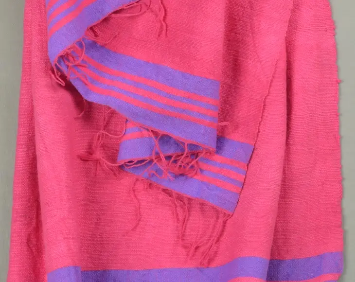 Echarpe fuchsia indigo équitable en coton éthiopien filé à la main
