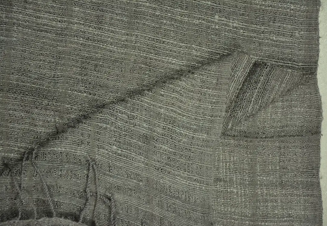 Echarpe éthiopienne argent en pure soie sauvage tissée à la main