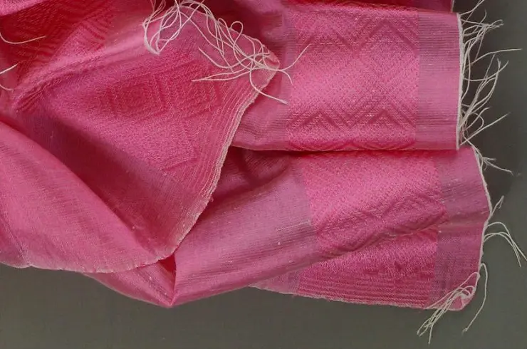 écharpe équitable rose en coton éthiopien et rayonne tissée à la main