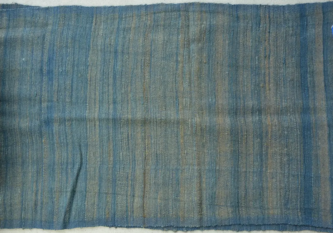 Echarpe éthiopienne bleue turquin sable en pure soie sauvage bio filée et tissée à la main