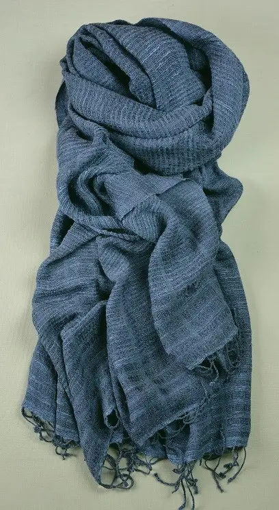 Echarpe éthiopienne saphir en pure soie sauvage filée, tissée et teinte à la main