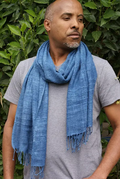Echarpe équitable denim en pure soie sauvage bio éthiopienne