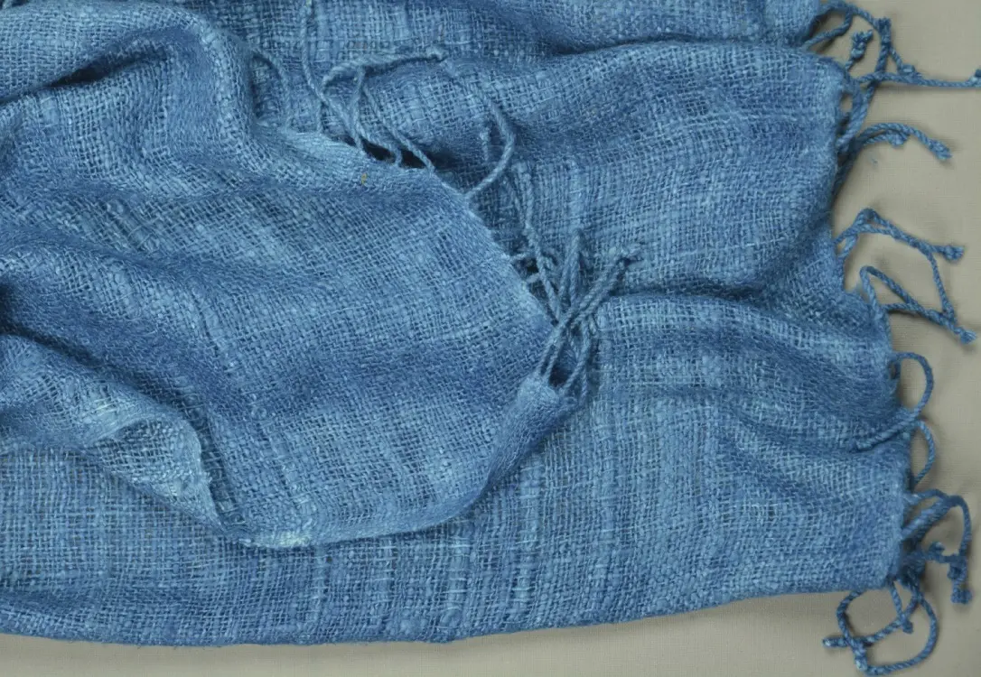 Echarpe équitable denim en pure soie sauvage bio éthiopienne