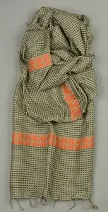 Echarpe artisanale éthiopienne Arada Tangerine 2 en polyester tissée à la main et ornée de Tibeb (motif traditionnel) sobre
