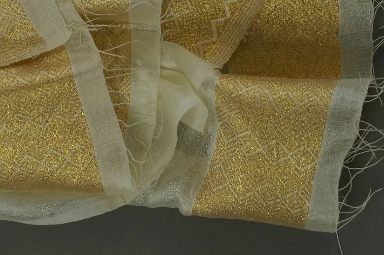 Echarpe équitable en coton éthiopien mélangé à de la rayonne Ecru Doré tissée à la main