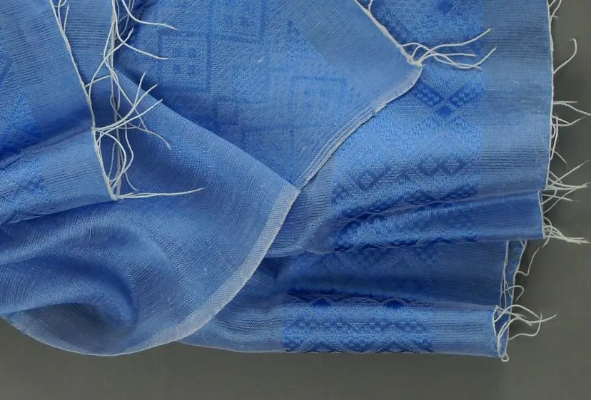Echarpe équitable Bleue en coton éthiopien et rayonne tissée à la main