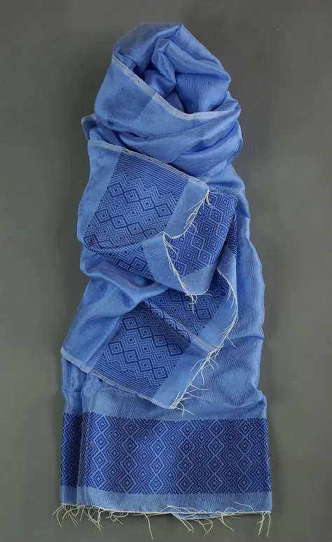 Echarpe équitable bleue en coton éthiopien et rayonne tissée à la main