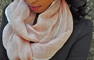 Echarpe éthiopienne Organique Ivoire Corail en lin tissée a la main