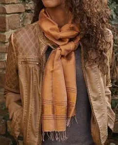 charpe fine et élégante en coton éthiopien mélangé à de la rayonne et tissée à la main.