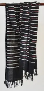 Echarpe artisanale Silk Touch Ebène Ivoire Orchidée composée de 10 ou 25% de soie sauvage bio et de 90 ou 75% de coton éthiopien et tissée à la main.
