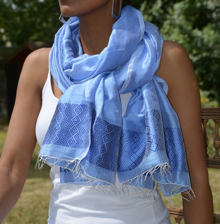 Echarpe ethiopienne équitable bleue en coton éthiopien et rayonne.