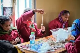 Confection de bijoux artisanaux ethiopiens