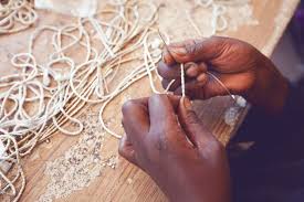 Confection de bijoux artisanaux ethiopiens